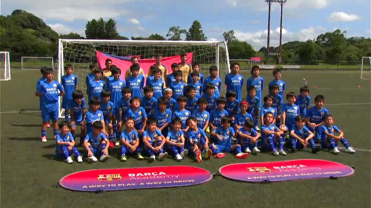 遊び心のあるサッカーでMVPを！」スペイン人コーチが指導 バルサ