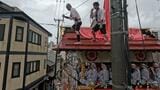 【祇園祭・山鉾巡行】地上8m"空中戦"で鉾と安全守る「屋根方」に密着 鉾より狭い路地を通す!?その技と集中力の裏には伝統を支える誇りがあった「こんな経験なかなかない」|TBS NEWS DIG