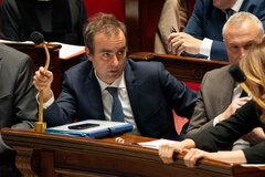 フランス首相、議会投票なしで予算案成立へ－憲法上の手段を利用| TBS CROSS DIG with Bloomberg