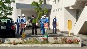 「車の下敷きになっている」札幌市西区の病院の駐車場で、高齢女性がはねられ意識不明の重体　70代くらいの女性か|TBS NEWS DIG