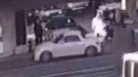 【事故瞬間】“被害者は宙を舞い地面に叩きつけられた”猛スピードで女子高校生の列に突っ込む車が映像に～巻き込まれた生徒の１人は顔面骨折|TBS NEWS DIG