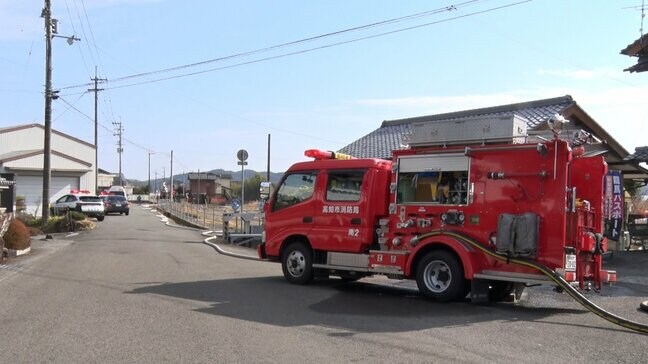 田んぼ約2500㎡を焼失「間に合わなかった」　高知市の田んぼで枯れ草を燃やす火が拡大し男性がやけどで搬送|TBS NEWS DIG