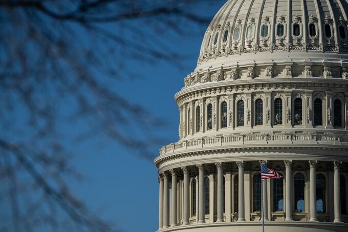 米政府の一部閉鎖、3日中に終了へ－下院が歳出法案を可決