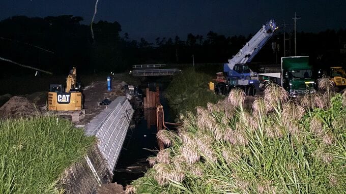 川の工事現場で重機のハンマー外れる事故　2人死傷　鹿児島・日置市|TBS NEWS DIG