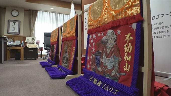 横綱・大の里に贈られた化粧まわし　日川高校出身の東京後援会長が県庁でお披露目　山梨　|　山梨のニュース | ＵＴＹテレビ山梨