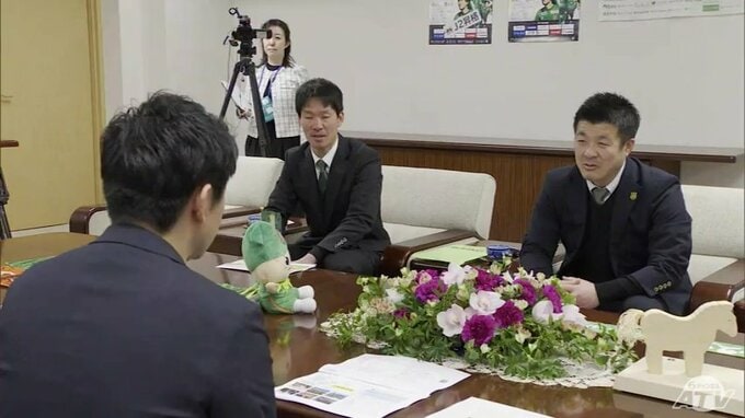 「J2リーグを全力で戦っていきたい」ヴァンラーレ八戸が昨シーズンの結果を青森県・宮下宗一郎 知事に報告　J2での意気込み語る|TBS NEWS DIG
