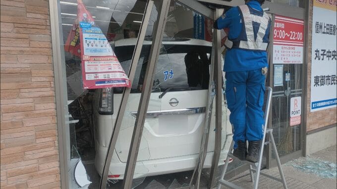 上田市のドラッグストアに車が突っ込む　55歳の男性が運転　けが人なし　店は営業開始前　市内では8日にもペットショップにライトバンが突っ込む事故　長野　|　SBC NEWS | 長野のニュース | SBC信越放送
