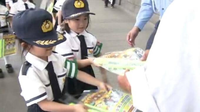 今年、夜間の交通事故で亡くなった人全員が反射材つけず 夕暮れから夜間の事故に注意を JA共済連が反射材を2万5874本(じこはなし)贈呈 　|　愛媛のニュース - Nスタえひめ｜あいテレビは6チャンネル