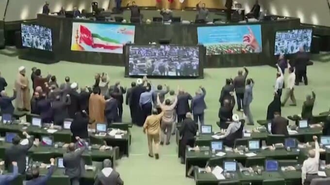 イラン国会　IAEAへの協力停止する法案可決　核施設の被害状況が注目されるなか|TBS NEWS DIG