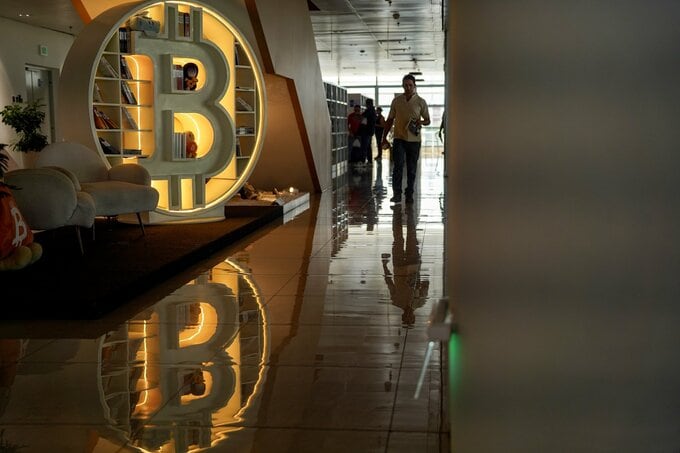 ビットコイン含み損もはや耐えられず、戻り売り連鎖で消えた買い手