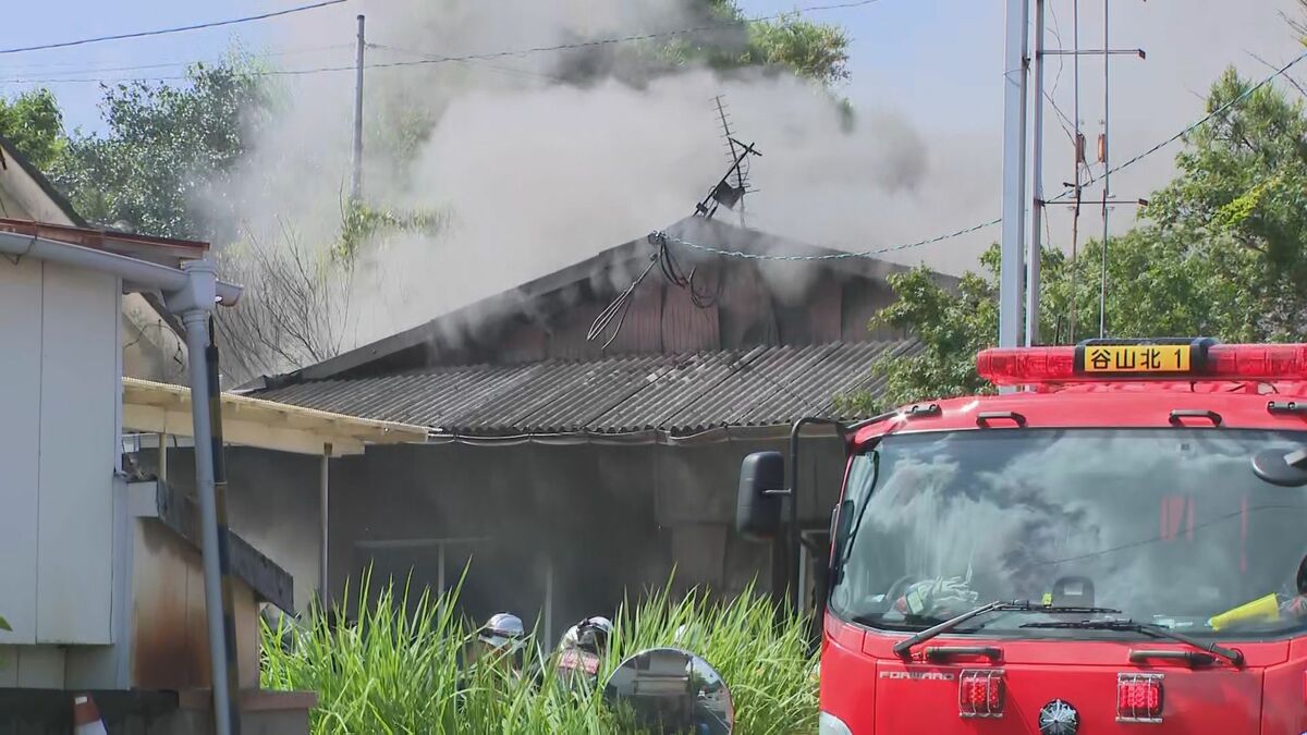 「建物から火と煙が出ている」鹿児島市中山町で火事　企業の営業所、出火当時は不在