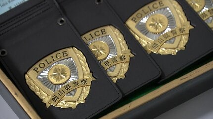 警察学校で初任科生に警察手帳の貸与式 手帳の重み感じ信頼される警察