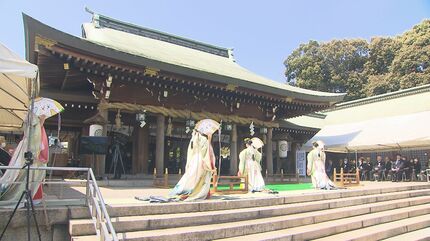 戦後80年 巫女が平和を祈る「浦安の舞」披露 大分県護国神社で