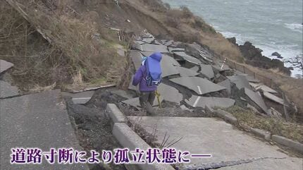 支援物資が来ない」孤立集落の悲鳴 崩落した道から3時間歩く高齢者も