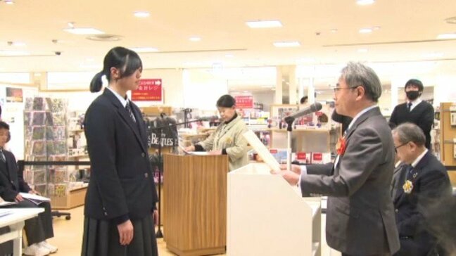 高校生が建築デザインのアイデアなどを競う「建築競技設計」の表彰式 愛媛・松山市|TBS NEWS DIG