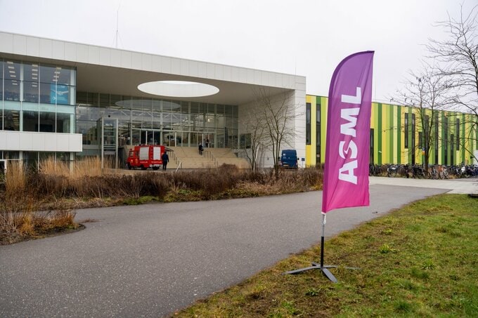 TSMC、ASMLの次世代EUV露光装置「極めて高価」－導入を先送り