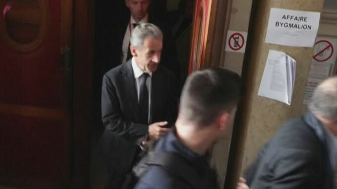 フランス・サルコジ元大統領　選挙法違反で二審も実刑
