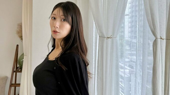 【 穂川果音 】雨の日の “天気コーデ” を紹介「朝と昼との気温差対策に肩がけカーディガンで縦のラインを作って細見えコーデです」|TBS NEWS DIG