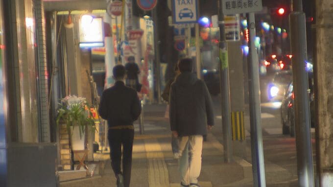「お尻をさわった記憶があるが、股間は触っていない」15歳の高1女子生徒に不同意わいせつ、23歳飲食店従業員に痴漢疑い　25歳バーテンダーの男を逮捕　|　福岡のニュース｜RKB NEWS｜RKB毎日放送