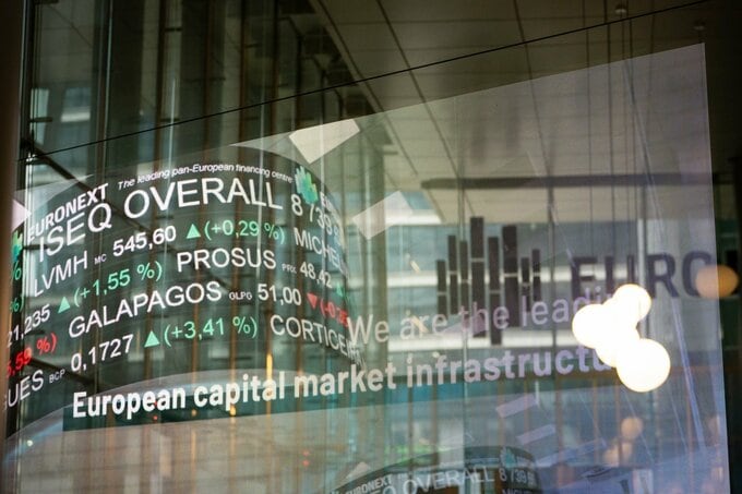 【欧州市況】株続落、インフレ・金利見通しに不透明感－国債下落