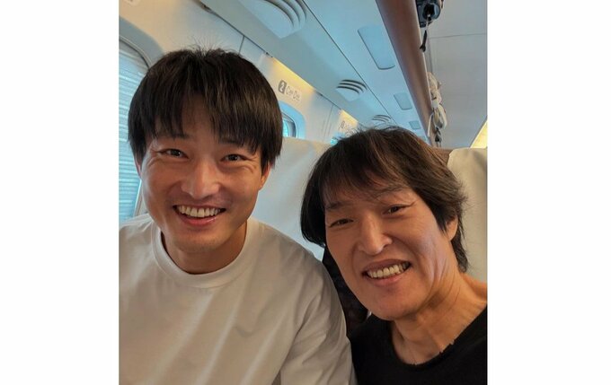 千原ジュニアさん　「ばったり福徳」　ジャルジャル・福徳さんと２ショット　他にも　人気芸人と次々遭遇|TBS NEWS DIG