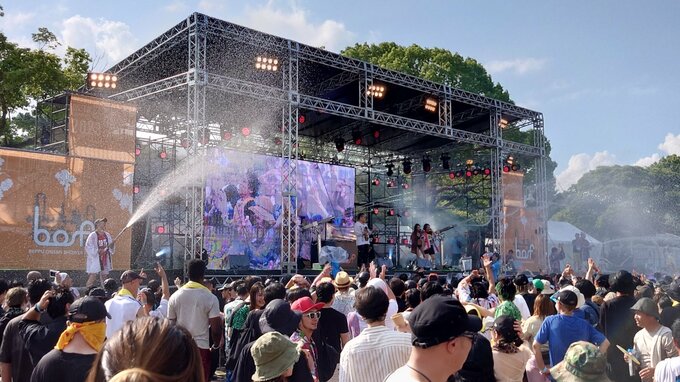 約１０００トンのお湯を放水！温泉と音楽がコラボした大型フェスが別府市で初開催　|　大分のニュース｜OBS NEWS｜大分放送