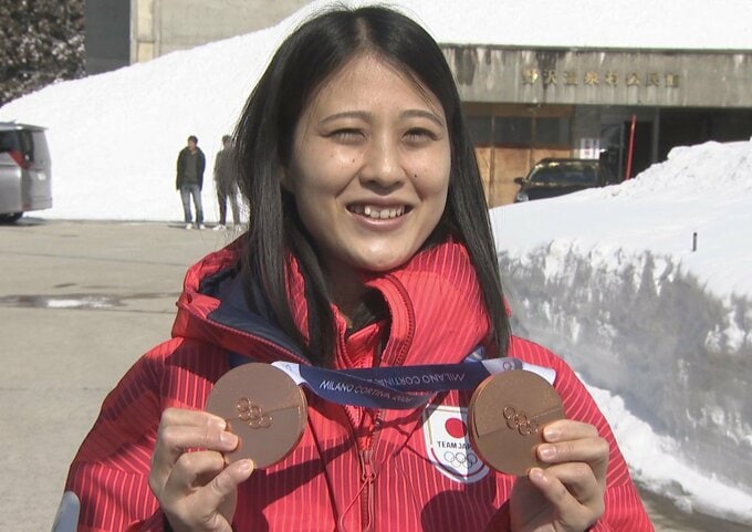 「希さん、おかえりなさい」人口3600人の村が喜びに湧く！スキージャンプの丸山希選手が故郷に凱旋　初五輪で銅メダル2個獲得を報告「皆さんの力をパワーに飛べた」　長野・野沢温泉村　|　SBC NEWS | 長野のニュース | SBC信越放送