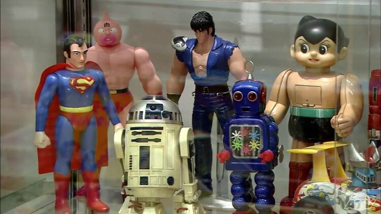 おもちゃにレコード、お菓子の箱からアイドル雑誌「平凡」まで あぁ昔