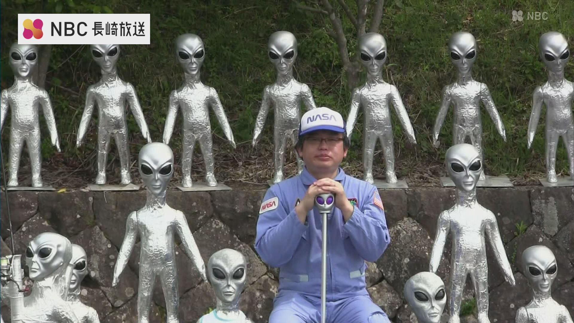 宇宙人100体を量産 観光客も思わず「ワレワレハ宇宙人だ」長崎・五島の