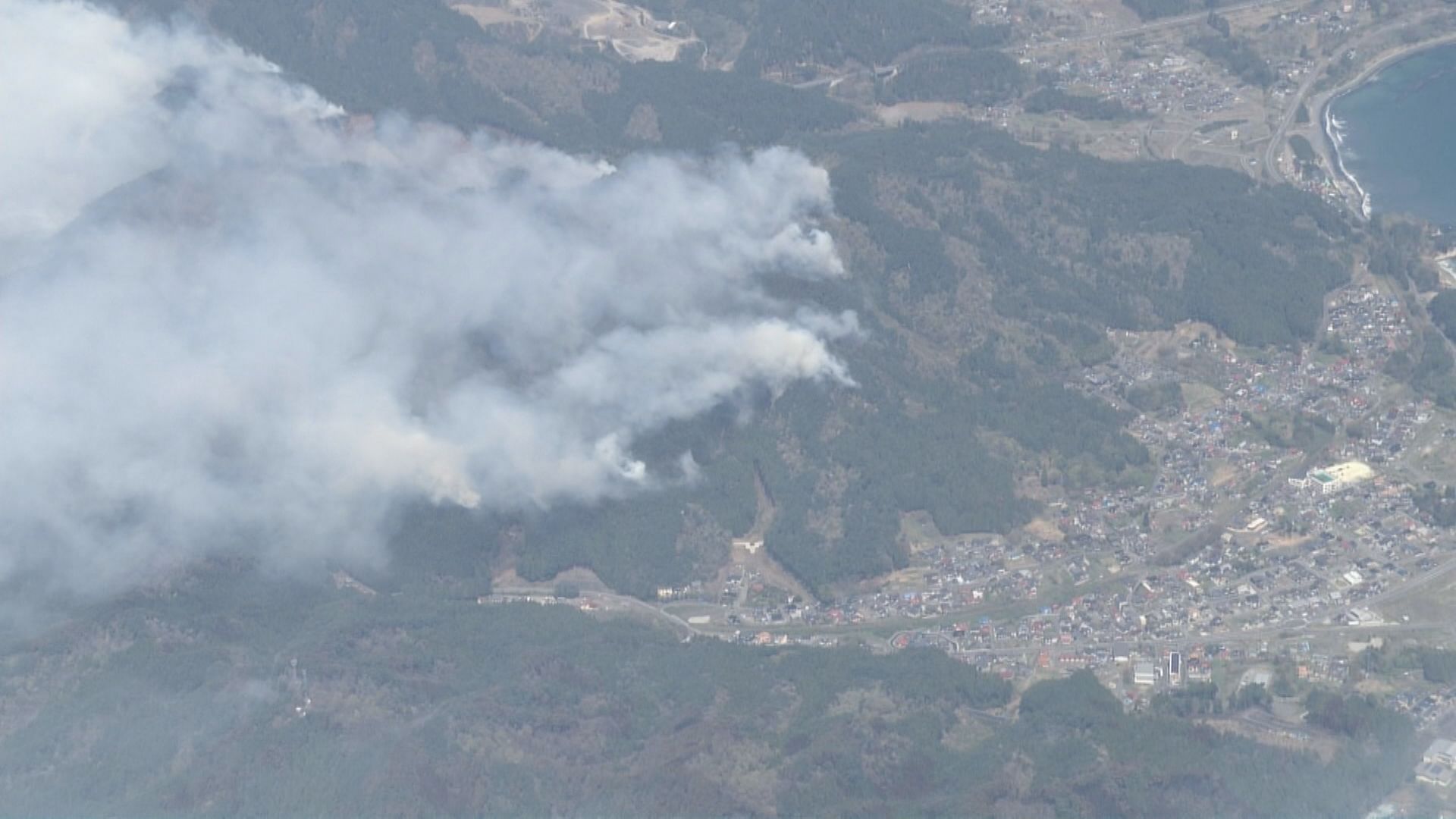 大槌町山林火災3日目 ヘリ空撮 (24日午前10時30分撮影) | TBS NEWS DIG