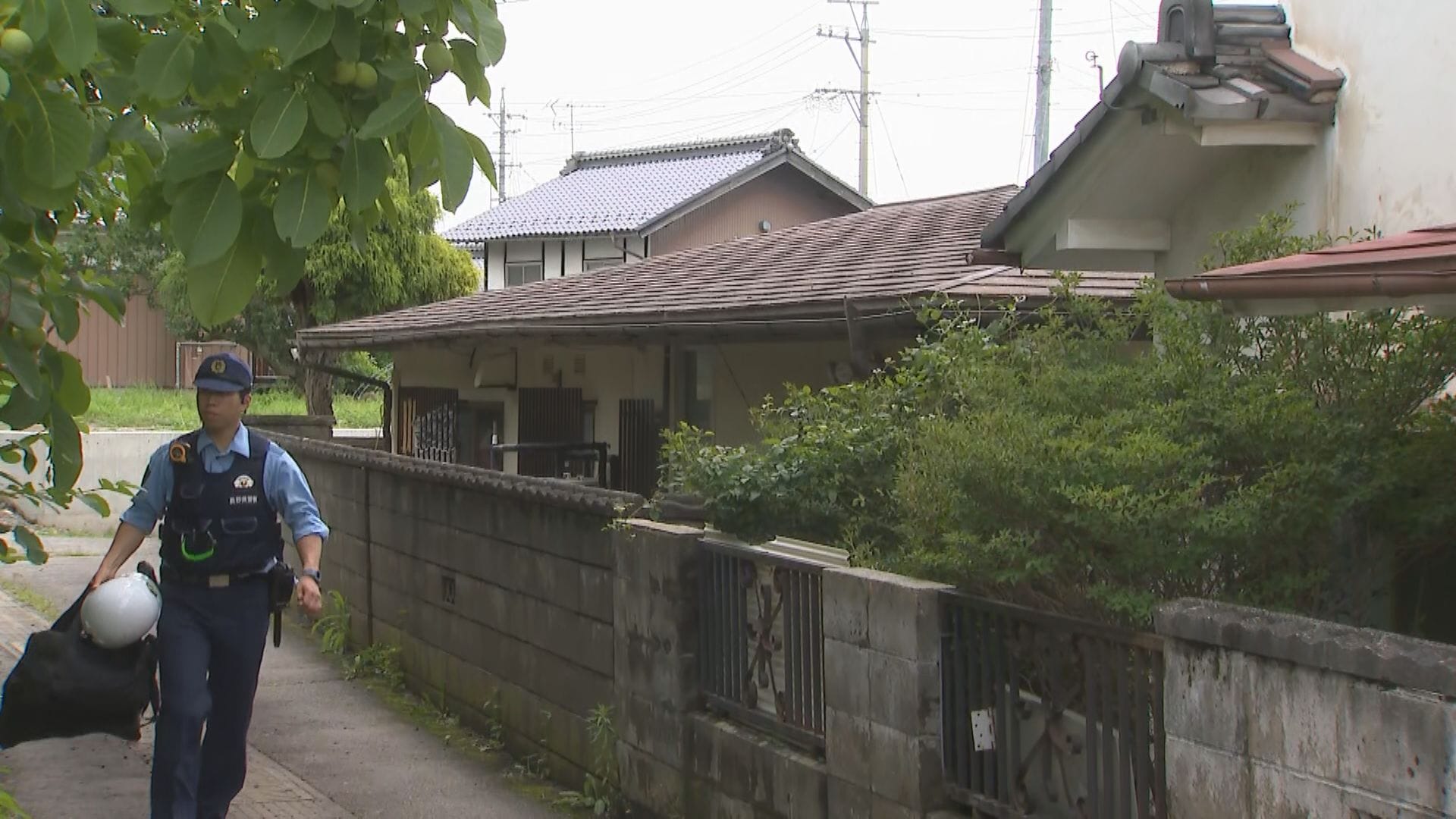 遺体は母親（49）と中学生の長女（12）と判明　逮捕された父親（46）は「殺害をほのめかす」供述　「父親に襲われた」長男(14)が自宅近くの店に助けを求める　父親は「有毒物飲んだ」入院治療のため一時釈放　長野・東御市|TBS NEWS DIG