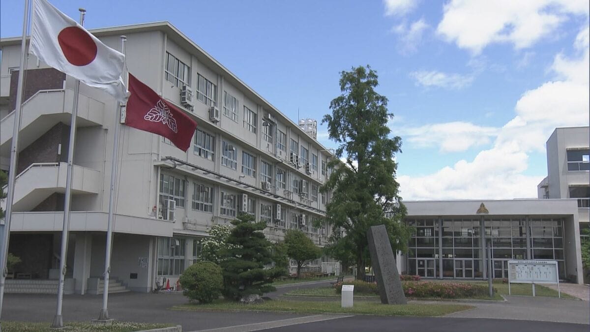 テニス部の試合中に｢問題集｣見ていた部員… 顧問の60歳教諭が尻を蹴る･スマホで叩くなどの体罰 ｢感情のコントロールできなかった｣ 減給1か月の懲戒処分