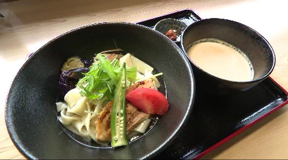 道の駅に暑い季節にピッタリなメニュー登場！！長野市中条地区の郷土料理「おぶっこ」の夏バージョン！「冷やしおぶっこ」コシの強い平打ちの太麺…トマト、オクラ、ナスなど夏野菜ふんだんに「暑い夏にさっぱりと…！」　|　SBC NEWS | 長野のニュース | SBC信越放送
