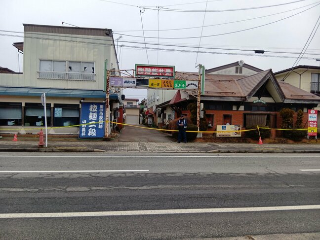 【続報】山形県長井市の強盗事件　犯人はフード付き黒系の上着に白マスクの男　単独犯か…現在も逃走中|TBS NEWS DIG