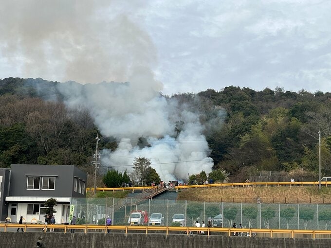 住宅が焼ける火事…家に住む男性が軽いけが|TBS NEWS DIG
