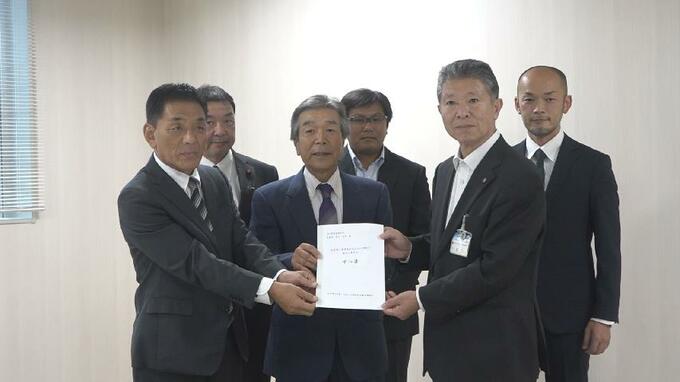 富山市の浜黒崎小学校と大広田小学校　統合に賛成する申し入れ書を提出　　|　富山のニュース｜天気・防災｜チューリップテレビ