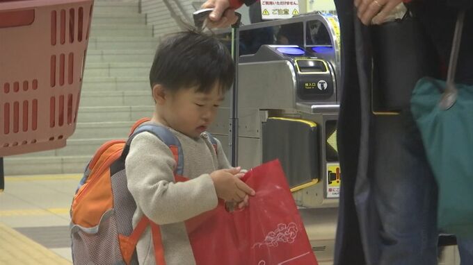 帰省客をプレゼントでお出迎え…日ごろの鉄道利用に感謝　381系電車も助っ人として復活|TBS NEWS DIG