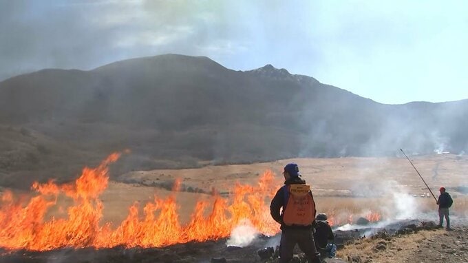 坊ガツル湿原で野焼き　|　大分のニュース｜OBS NEWS｜大分放送