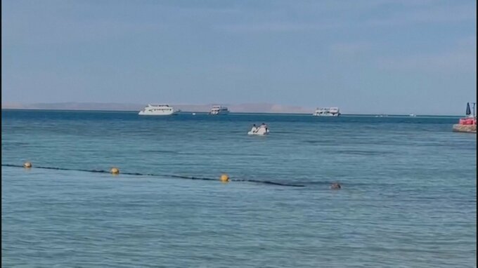 紅海で観光用の潜水艦が沈没　6人死亡 29人けが　エジプト