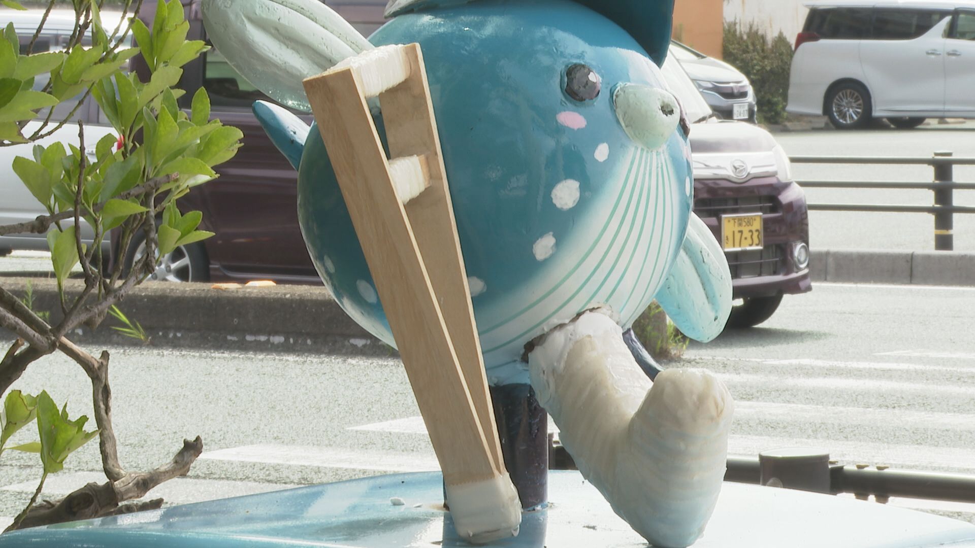 破損した郵便ポストのキャラクターオブジェを中学生が修復 山口・下関