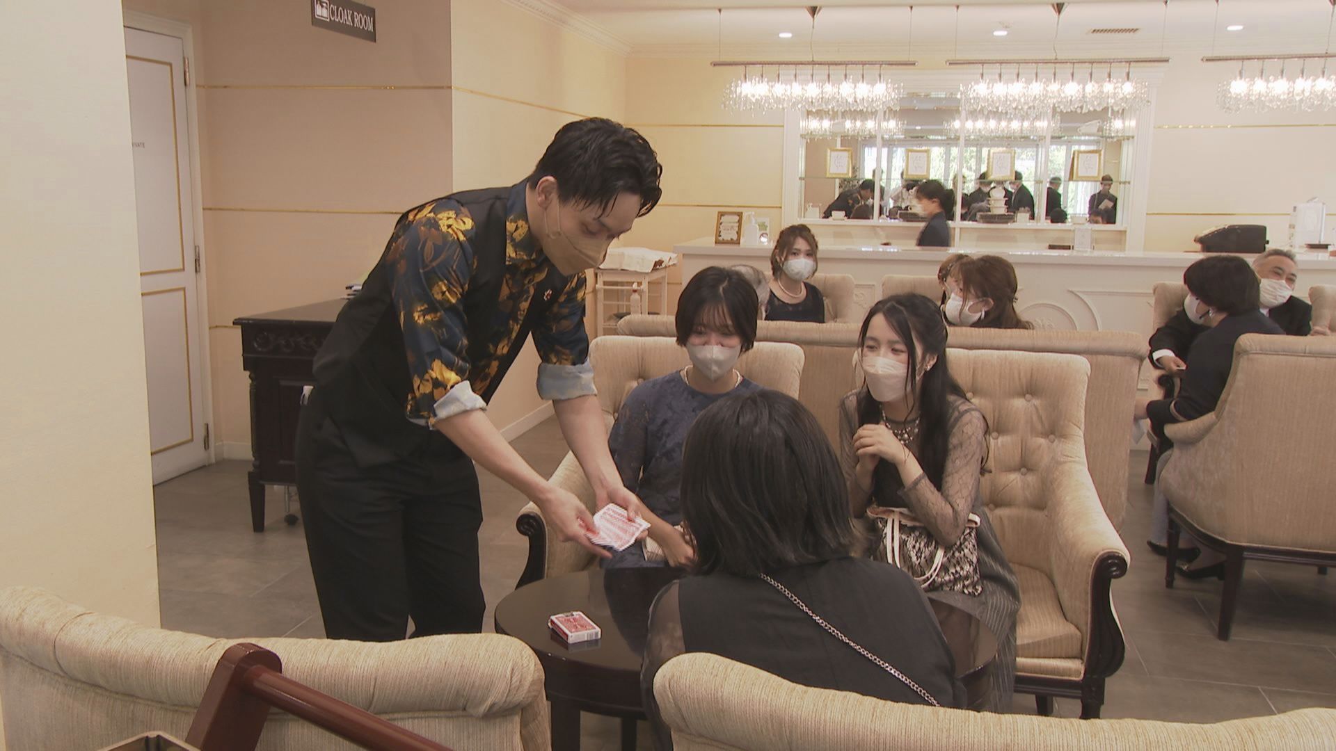 プロマジシャンが石川に移住 新たなビジネスチャンスは結婚式に 石川県のニュース Mro北陸放送 1ページ プロマジシャンが石川に移住 新たなビジネスチャンスは結婚式に 石川県のニュース Mro北陸放送 1ページ