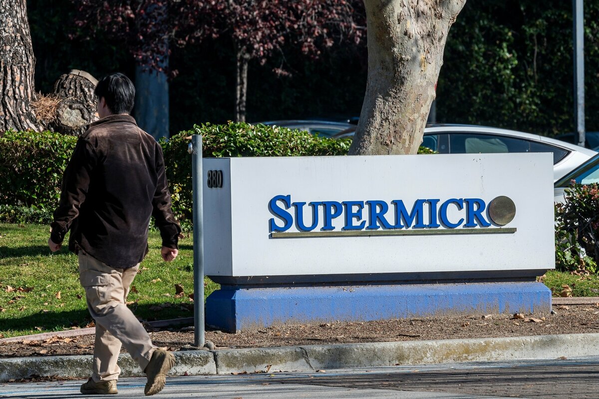 スーパー・マイクロ、AI需要に予想上回る強気の見通し－株価約5%上昇 