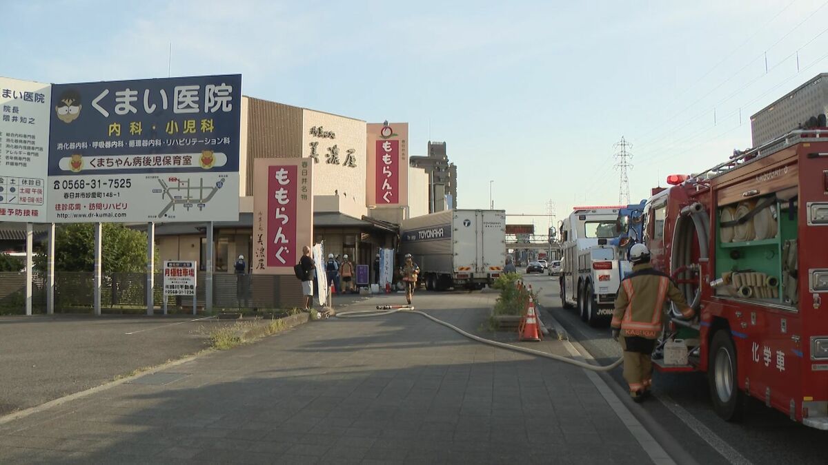 【速報】愛知・春日井市の和菓子店にトラックが突っ込む「燃料が漏れ出ている」と通報  けが人なし