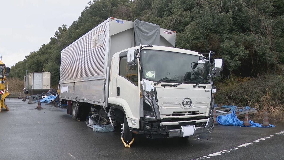 新東名高速のトンネル内でトラックを酒気帯び運転し衝突 自身のトラックが横転 65歳男を現行犯逮捕 約8時間半にわたり通行止めに 愛知・新城市 
