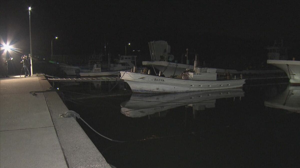 海中に沈んだ車から男性2人の遺体見つかる…　愛知・東浦町の男性（50）と父（78）と判明　台風に備えるため船の様子を見に来た漁業関係者が発見　三重・志摩市の深谷漁港