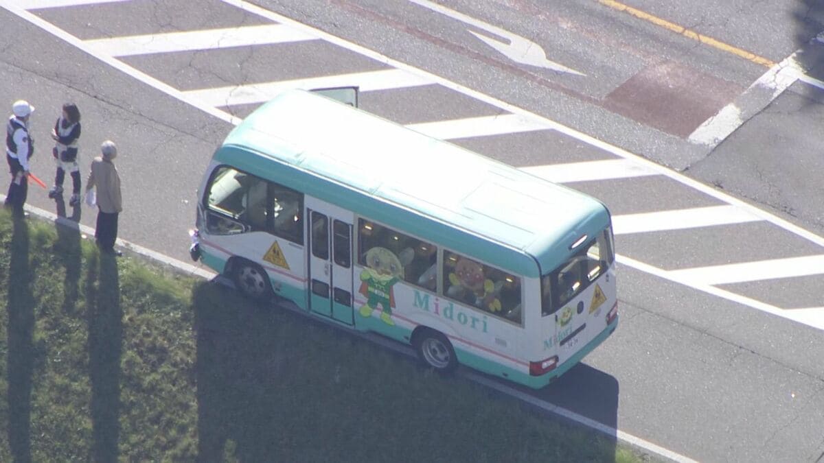幼稚園バスとトラックが衝突 園児ら17人を病院に搬送 バスを運転していた60代男性と女性教諭が軽いケガ 岐阜･笠松町