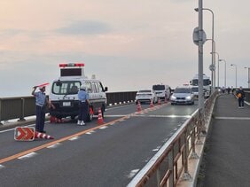 【速報】台船の上で女性が倒れ死亡　首は変色し足を骨折　事件の可能性あるとみて捜査　大阪・大正区|TBS NEWS DIG
