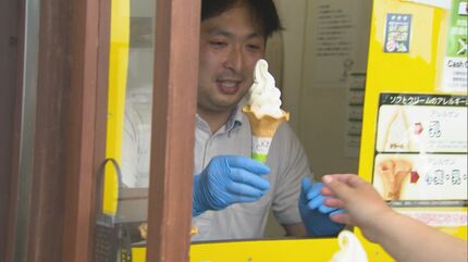 お盆休みで大賑わい 1日3000個売れる！国立公園大山の味 濃厚で冷た