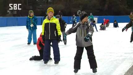 平昌五輪金メダリスト小平奈緒さんが慣れ親しんだスケート場に子ども