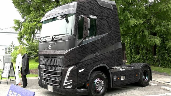 世界に「岡山デニム」をアピール！ダメージ加工のブラックデニム仕様の「ボルボトラック」登場【岡山】|TBS NEWS DIG